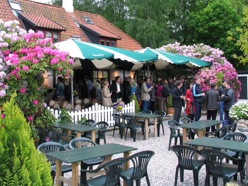 File:Humlebaek kro.jpg