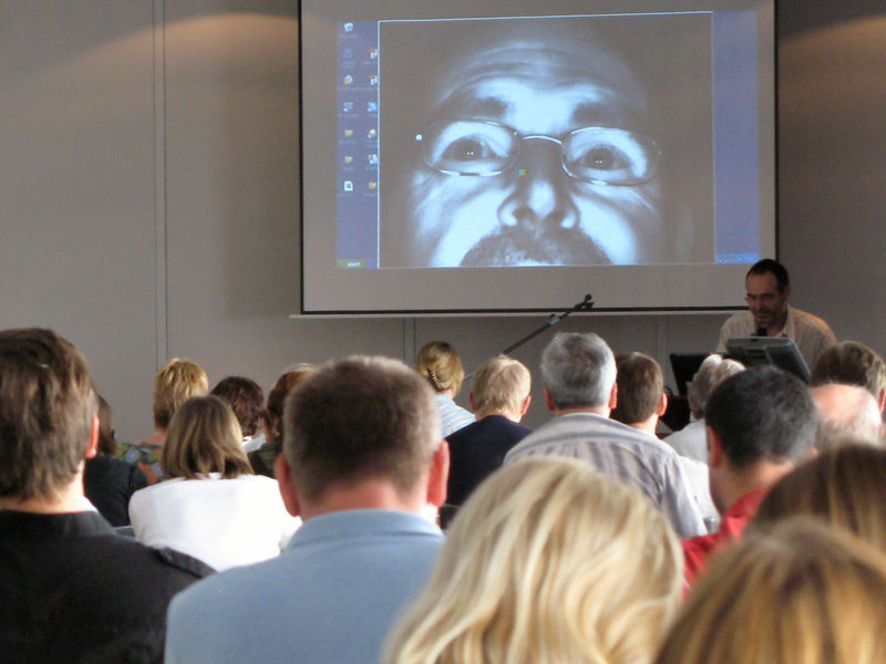File:COGAIN2008-tutorial-by-Mick-Donegan-live-demo.jpg