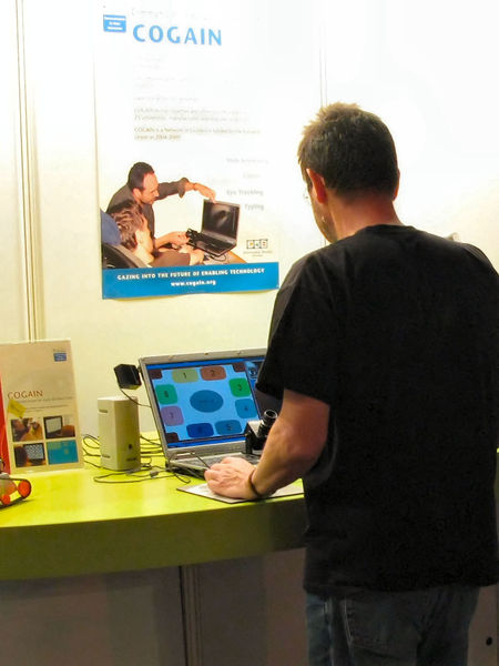 File:QuickGlance eye-music.jpg